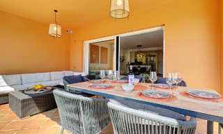 Villa pareada reformada en venta con gran piscina privada en Marbella - Benahavis 56381 