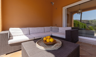 Villa pareada reformada en venta con gran piscina privada en Marbella - Benahavis 56389 