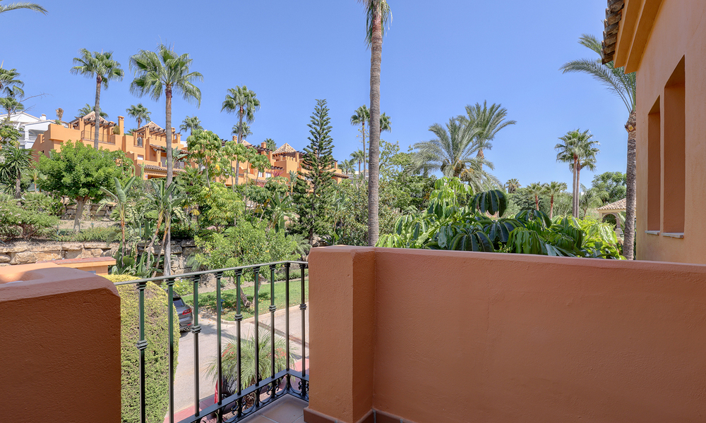 Villa pareada reformada en venta con gran piscina privada en Marbella - Benahavis 56429