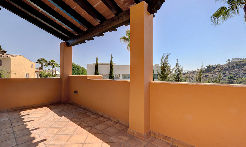 Villa pareada reformada en venta con gran piscina privada en Marbella - Benahavis 56433