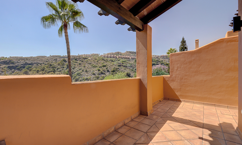 Villa pareada reformada en venta con gran piscina privada en Marbella - Benahavis 56436