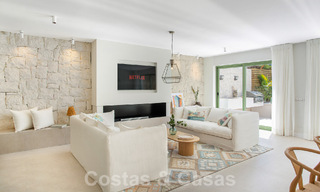 Preciosa casa adosada reformada en venta a un paso de la playa y de todos los servicios en San Pedro, Marbella 56856 
