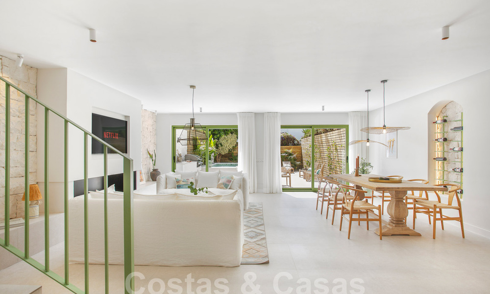 Preciosa casa adosada reformada en venta a un paso de la playa y de todos los servicios en San Pedro, Marbella 56857