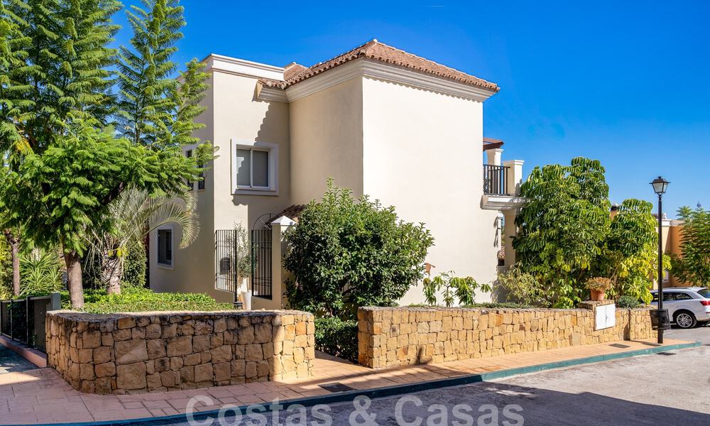 Amplia casa con diseño interior único en venta en Nueva Andalucía, Marbella 57476