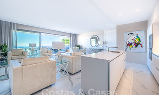 Apartamento boutique en venta con vistas panorámicas al mar, en complejo cerrado en las colinas de Marbella - Benahavis 57737 