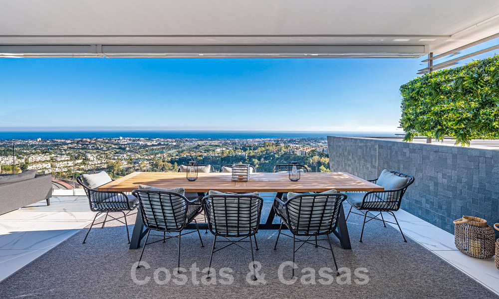 Apartamento boutique en venta con vistas panorámicas al mar, en complejo cerrado en las colinas de Marbella - Benahavis 57741