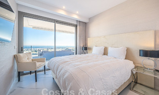 Apartamento boutique en venta con vistas panorámicas al mar, en complejo cerrado en las colinas de Marbella - Benahavis 57742 
