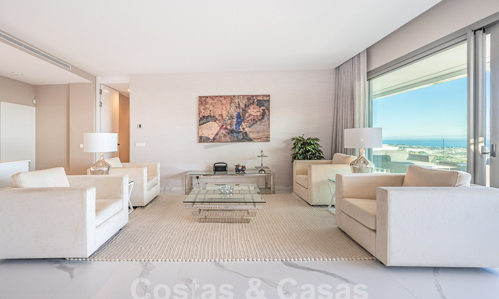 Apartamento boutique en venta con vistas panorámicas al mar, en complejo cerrado en las colinas de Marbella - Benahavis 57744
