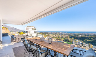 Apartamento boutique en venta con vistas panorámicas al mar, en complejo cerrado en las colinas de Marbella - Benahavis 57747 
