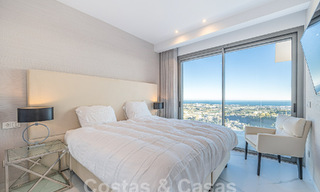 Apartamento boutique en venta con vistas panorámicas al mar, en complejo cerrado en las colinas de Marbella - Benahavis 57749 