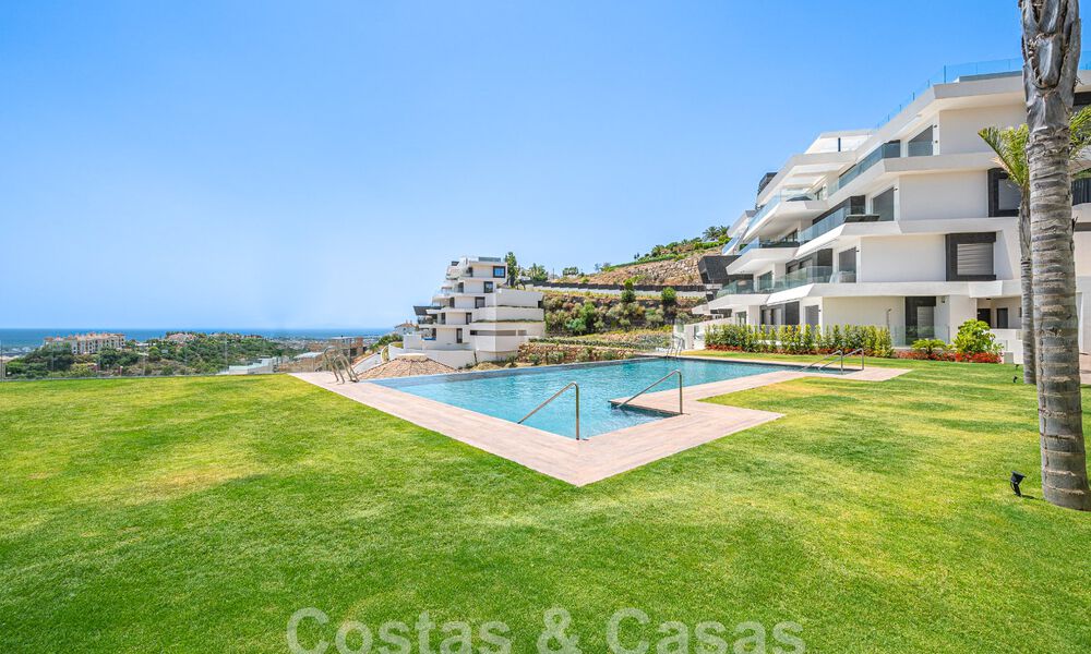 Apartamento boutique en venta con vistas panorámicas al mar, en complejo cerrado en las colinas de Marbella - Benahavis 57751