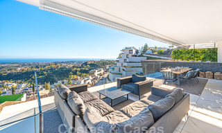 Apartamento boutique en venta con vistas panorámicas al mar, en complejo cerrado en las colinas de Marbella - Benahavis 57756 