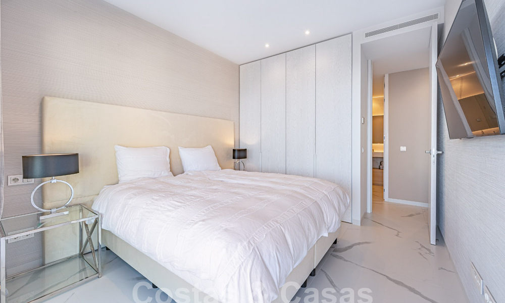 Apartamento boutique en venta con vistas panorámicas al mar, en complejo cerrado en las colinas de Marbella - Benahavis 57761