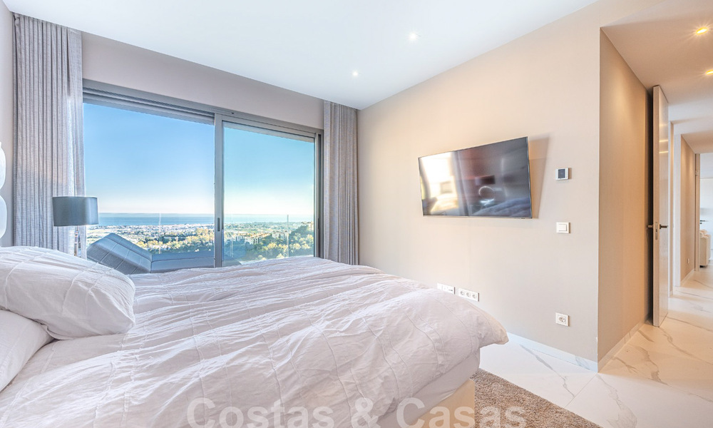 Apartamento boutique en venta con vistas panorámicas al mar, en complejo cerrado en las colinas de Marbella - Benahavis 57764