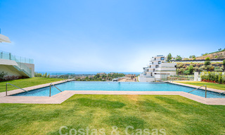 Apartamento boutique en venta con vistas panorámicas al mar, en complejo cerrado en las colinas de Marbella - Benahavis 57765 