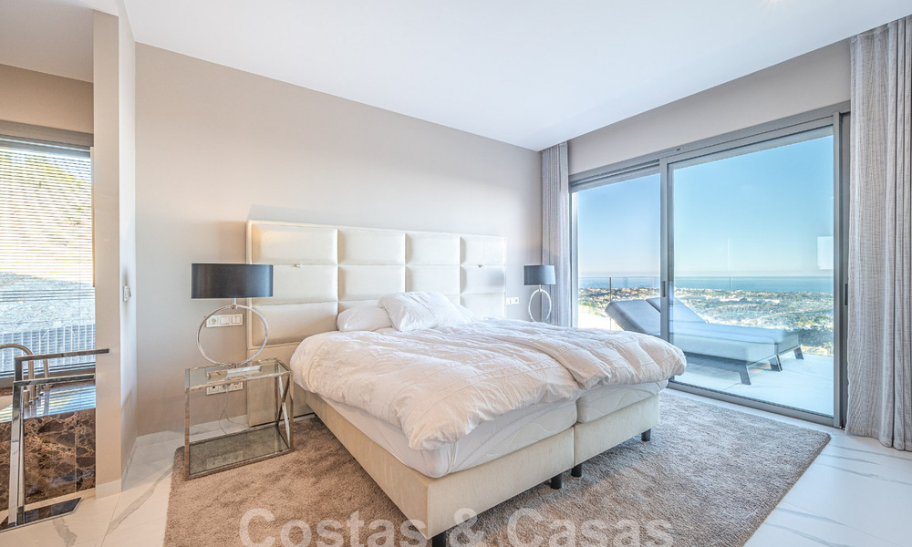Apartamento boutique en venta con vistas panorámicas al mar, en complejo cerrado en las colinas de Marbella - Benahavis 57766