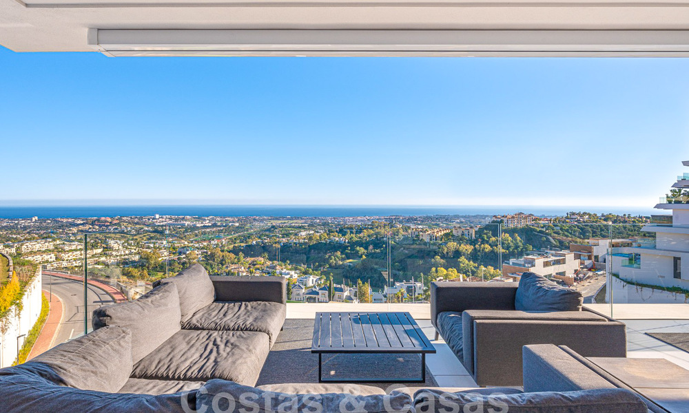 Apartamento boutique en venta con vistas panorámicas al mar, en complejo cerrado en las colinas de Marbella - Benahavis 57769