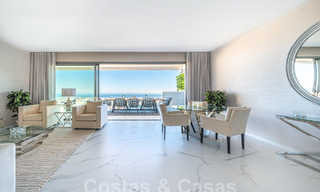 Apartamento boutique en venta con vistas panorámicas al mar, en complejo cerrado en las colinas de Marbella - Benahavis 57772 