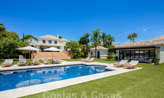 Encantadora villa de lujo en venta con un estilo arquitectónico tradicional, mediterráneo en la Nueva Milla de Oro entre Marbella y Estepona 57805 