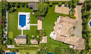 Encantadora villa de lujo en venta con un estilo arquitectónico tradicional, mediterráneo en la Nueva Milla de Oro entre Marbella y Estepona 57810 