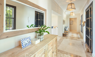 Encantadora villa de lujo en venta con un estilo arquitectónico tradicional, mediterráneo en la Nueva Milla de Oro entre Marbella y Estepona 57821 