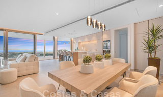 Prestigioso apartamento de lujo en venta con vistas panorámicas al mar, golf y montaña en Marbella - Benahavis 58424 
