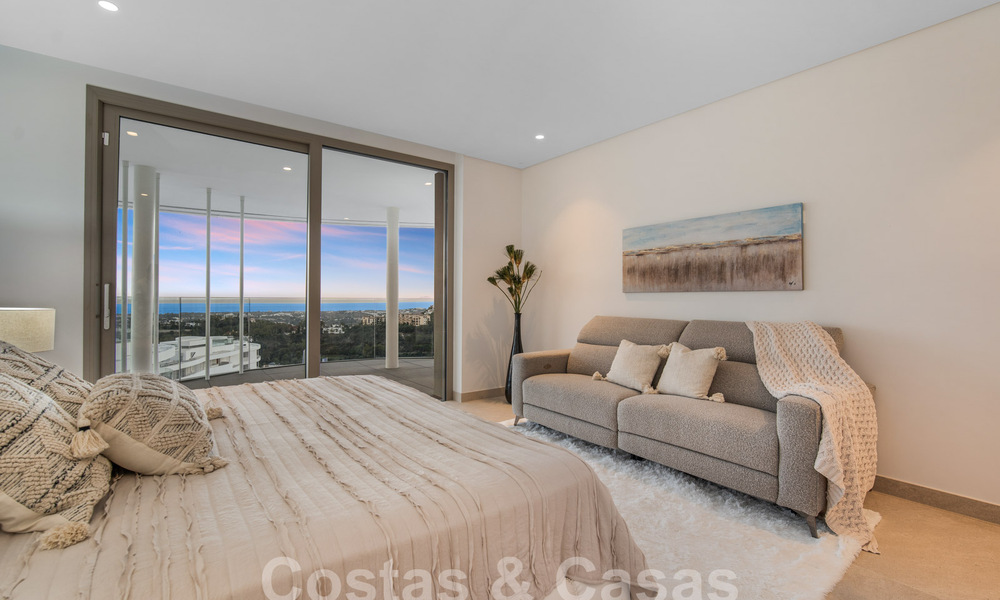Prestigioso apartamento de lujo en venta con vistas panorámicas al mar, golf y montaña en Marbella - Benahavis 58429