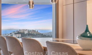 Prestigioso apartamento de lujo en venta con vistas panorámicas al mar, golf y montaña en Marbella - Benahavis 58435 