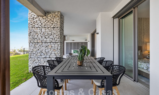 Apartamento nuevo con jardín y concepto innovador en venta en un gran complejo de naturaleza y golf en Marbella - Benahavis 58320 