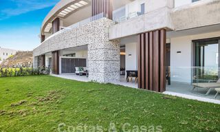 Apartamento nuevo con jardín y concepto innovador en venta en un gran complejo de naturaleza y golf en Marbella - Benahavis 58326 