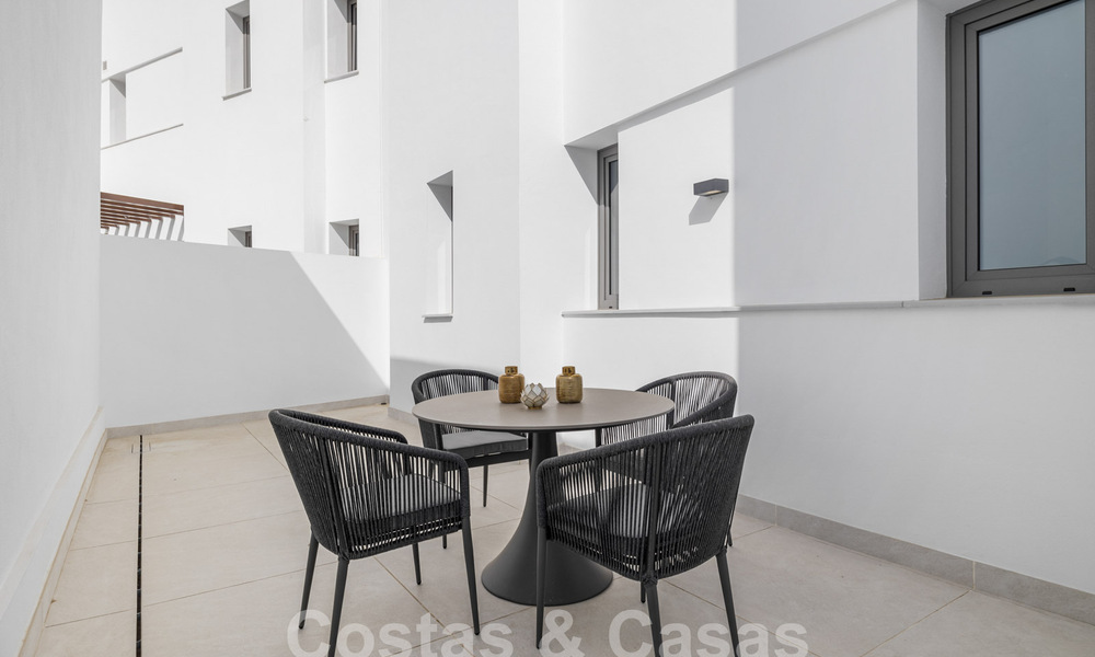 Apartamento nuevo con jardín y concepto innovador en venta en un gran complejo de naturaleza y golf en Marbella - Benahavis 58328