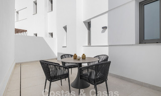 Apartamento nuevo con jardín y concepto innovador en venta en un gran complejo de naturaleza y golf en Marbella - Benahavis 58328 