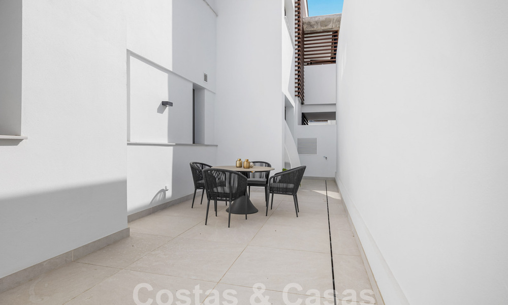 Apartamento nuevo con jardín y concepto innovador en venta en un gran complejo de naturaleza y golf en Marbella - Benahavis 58329