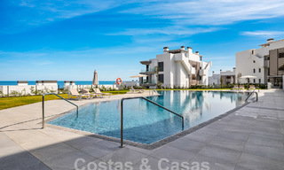 Apartamento nuevo con jardín y concepto innovador en venta en un gran complejo de naturaleza y golf en Marbella - Benahavis 58333 