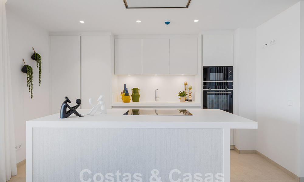 Apartamento nuevo con jardín y concepto innovador en venta en un gran complejo de naturaleza y golf en Marbella - Benahavis 58334