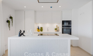 Apartamento nuevo con jardín y concepto innovador en venta en un gran complejo de naturaleza y golf en Marbella - Benahavis 58334 
