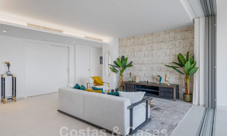 Apartamento nuevo con jardín y concepto innovador en venta en un gran complejo de naturaleza y golf en Marbella - Benahavis 58338 