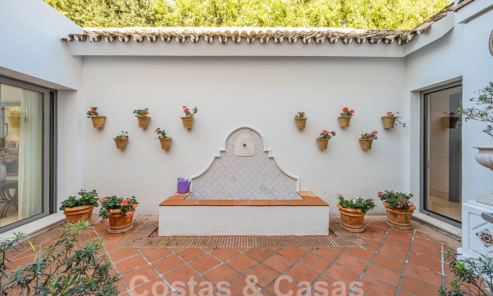 Villa mediterránea en venta a poca distancia de la playa en la Nueva Milla de Oro entre Marbella y Estepona 57917