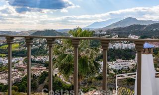 Ático en venta con vistas panorámicas al mar en las colinas de Marbella - Benahavis 58006 