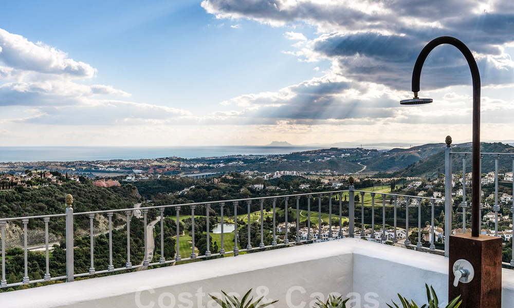 Ático en venta con vistas panorámicas al mar en las colinas de Marbella - Benahavis 58012