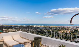 Ático en venta con vistas panorámicas al mar en las colinas de Marbella - Benahavis 58013 