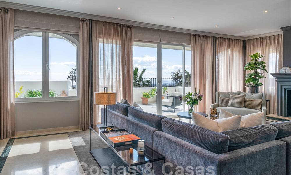Ático en venta con vistas panorámicas al mar en las colinas de Marbella - Benahavis 58019
