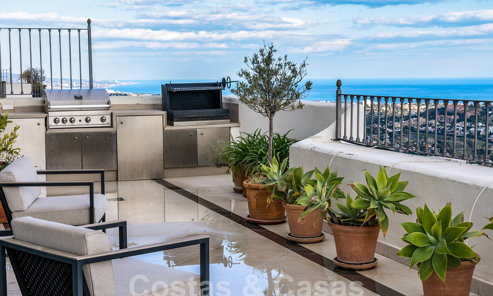 Ático en venta con vistas panorámicas al mar en las colinas de Marbella - Benahavis 58021