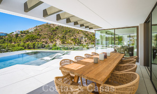 Villa de lujo de diseño en venta en exclusivo complejo cerrado en primera línea de golf con vistas panorámicas en La Quinta, Marbella - Benahavis 59068 