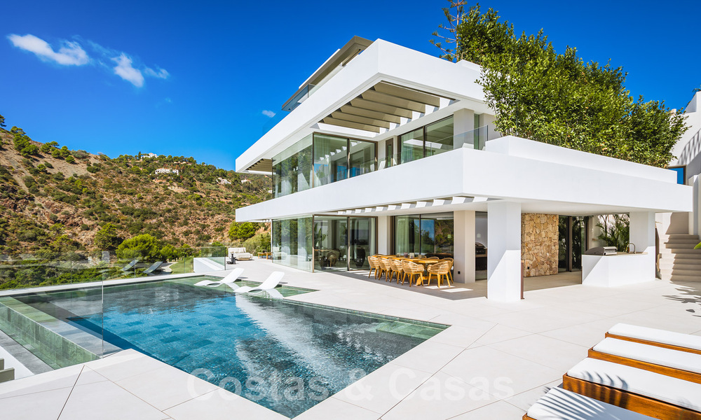 Villa de lujo de diseño en venta en exclusivo complejo cerrado en primera línea de golf con vistas panorámicas en La Quinta, Marbella - Benahavis 59070