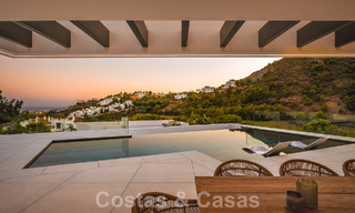 Villa de lujo de diseño en venta en exclusivo complejo cerrado en primera línea de golf con vistas panorámicas en La Quinta, Marbella - Benahavis 59076 