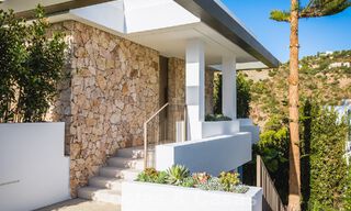 Villa de lujo de diseño en venta en exclusivo complejo cerrado en primera línea de golf con vistas panorámicas en La Quinta, Marbella - Benahavis 59078 