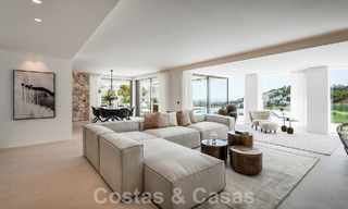 Villa de lujo de diseño en venta en exclusivo complejo cerrado en primera línea de golf con vistas panorámicas en La Quinta, Marbella - Benahavis 59085 