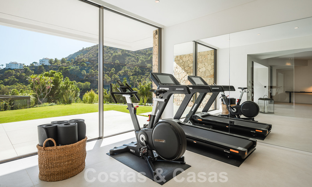 Villa de lujo de diseño en venta en exclusivo complejo cerrado en primera línea de golf con vistas panorámicas en La Quinta, Marbella - Benahavis 59094