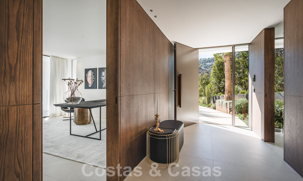 Villa de lujo de diseño en venta en exclusivo complejo cerrado en primera línea de golf con vistas panorámicas en La Quinta, Marbella - Benahavis 59095